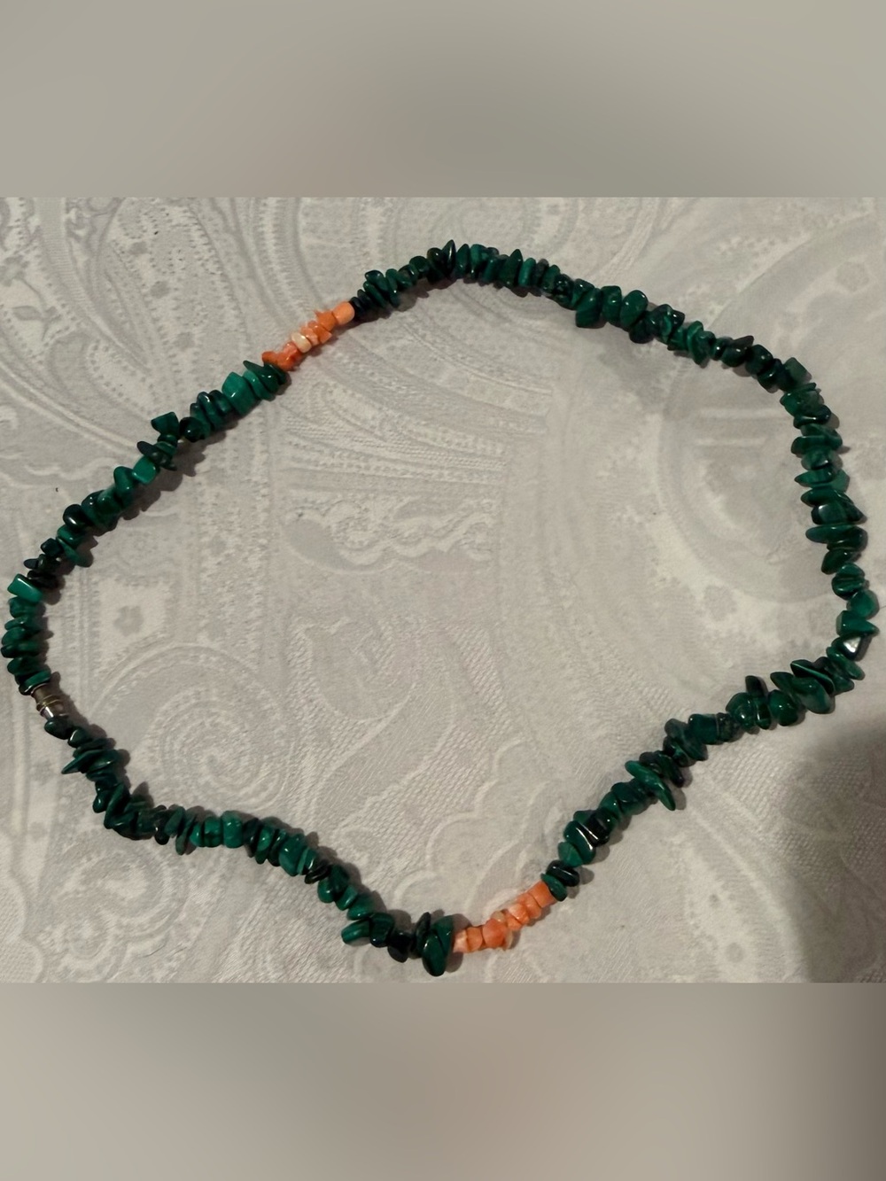 Malachite Chip Stone & Coral Accents - Vintage Necklace w/barrel clasp - Picture 3 of 4